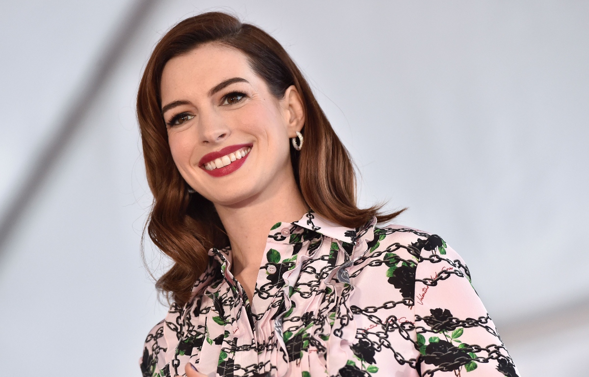 От принцессы до ведьмы: Энн Хэтэуэй — 38 лет. Как менялась актриса - изображение обложка