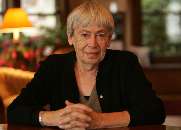 Умерла известная американская писательница Урсула Ле Гуин - изображение обложка