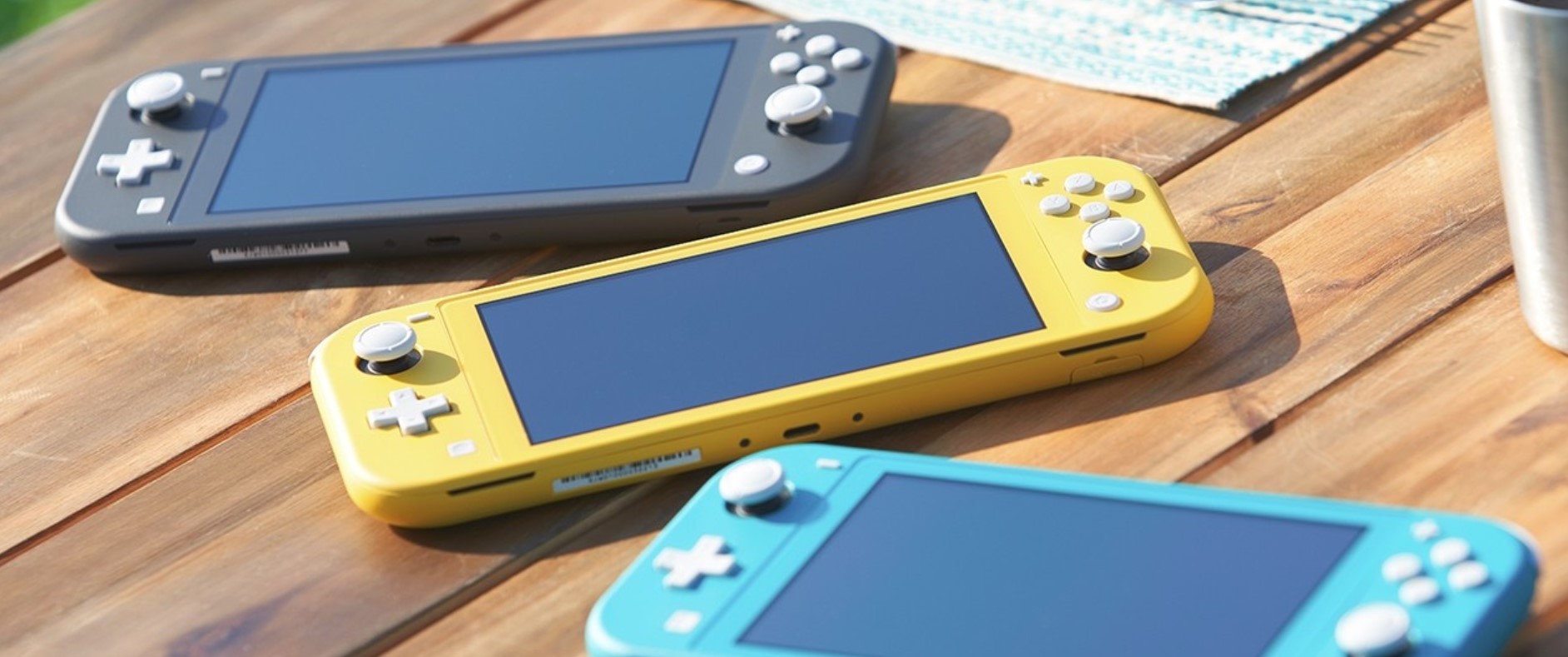 Nintendo Switch Lite — самая продаваемая консоль января. Но только в  Британии