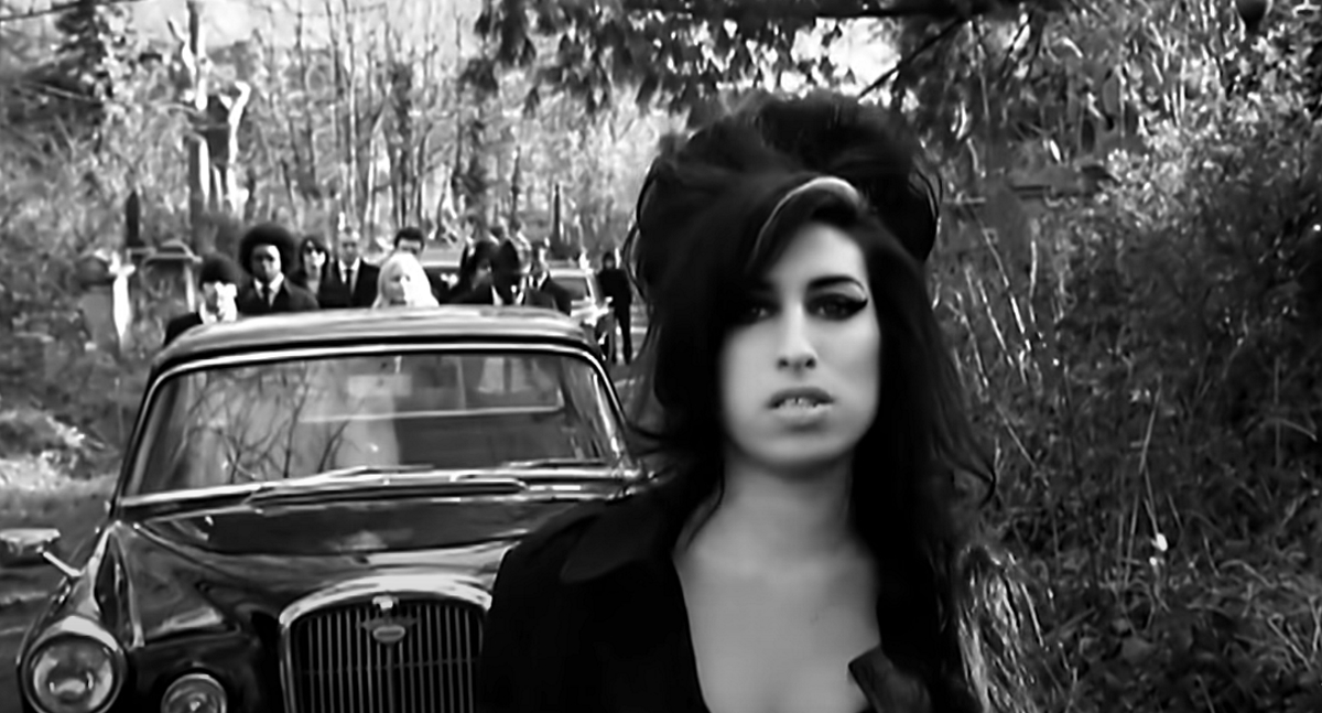 Обложка: кадр из клипа Back To Black/YouTube-канал Amy Winehouse
