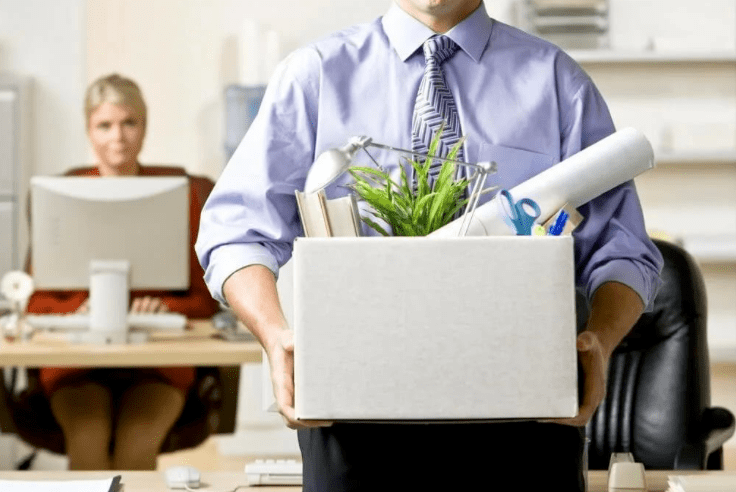 Эксперты рассказали, стоит ли увольняться, не найдя новой работы - изображение обложка