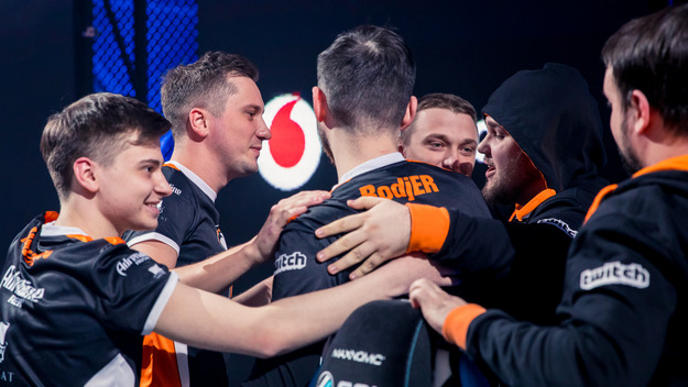 Еще один Mercedes-Benz в гараж Virtus.pro. СНГ-коллектив взял третий мейджор от ESL - изображение обложка