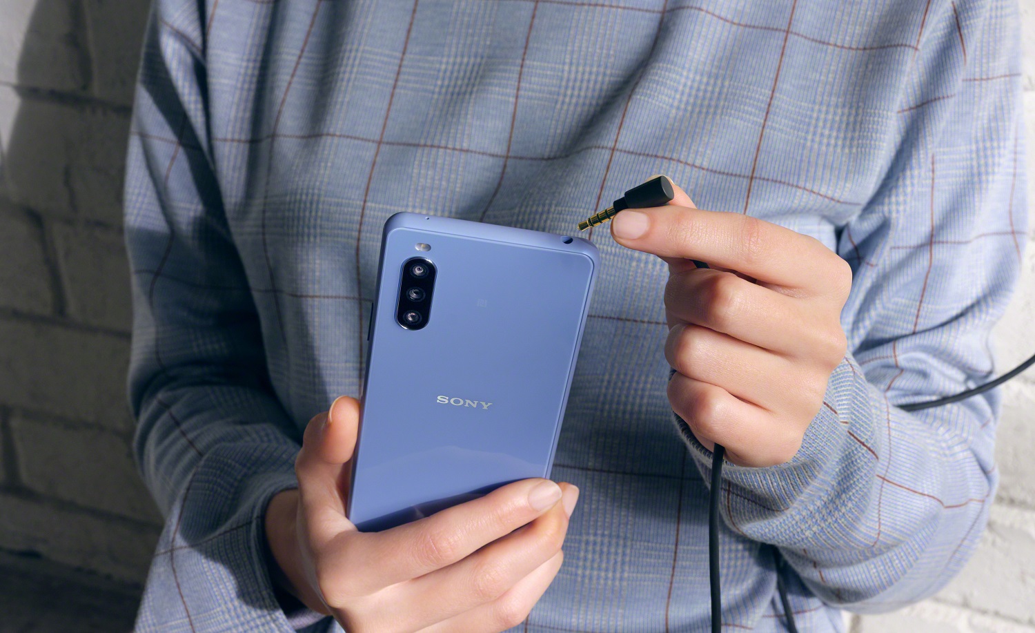 Представлен среднебюджетный камерофон Sony Xperia 10 III - изображение обложка