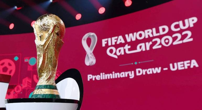 На стадионы ЧМ-2022 по футболу не пустят болельщиков без вакцинации от COVID-19 - изображение обложка