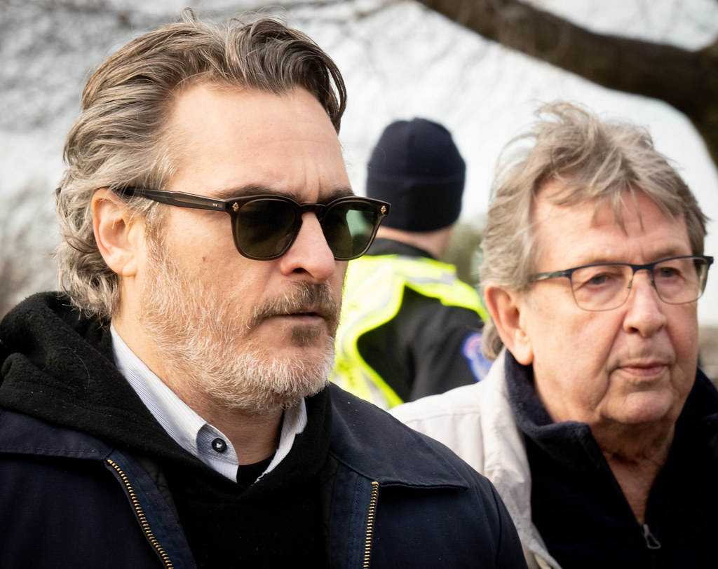 Появилось новое фото с Хоакином Фениксом на съемках хоррора Ари Астера - изображение обложка