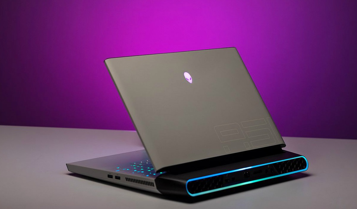 Геймерский монстр Alienware Area-51m R2 стоит от 225 000 рублей - изображение обложка