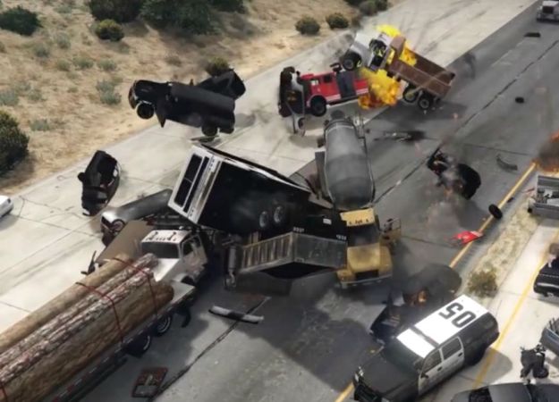 Гифка дня: приоритеты во время крушения в Grand Theft Auto 5 - изображение обложка