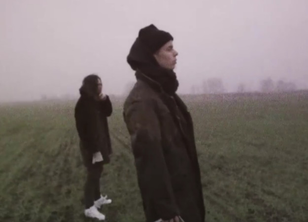 «Когда прочтешь это — уничтожь»: Pharaoh и White Punk жгут книги в новом клипе на «Я помню» - изображение обложка