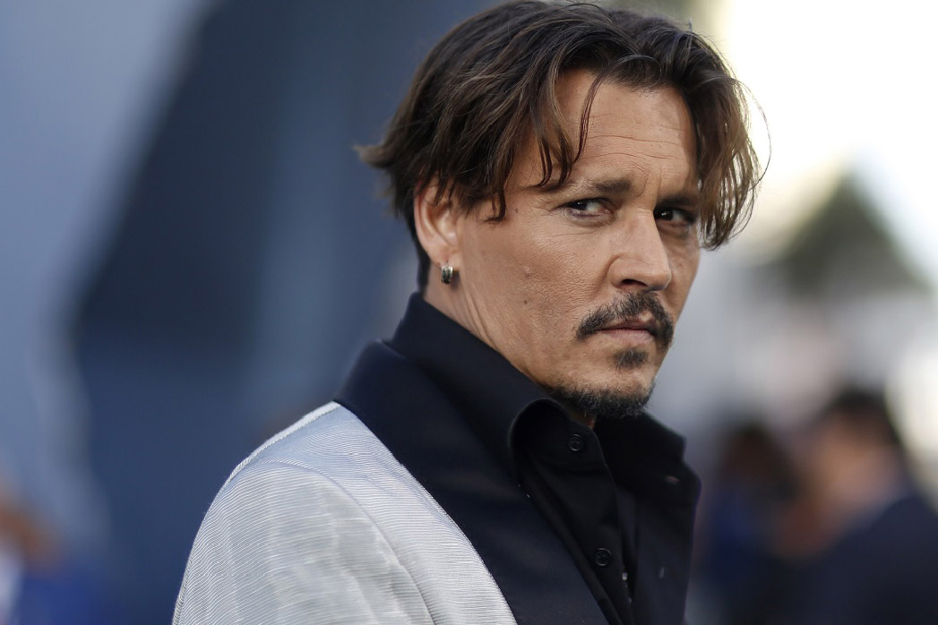 Россияне атаковали Instagram Джонни Деппа. А начал все Гарик Харламов - изображение обложка