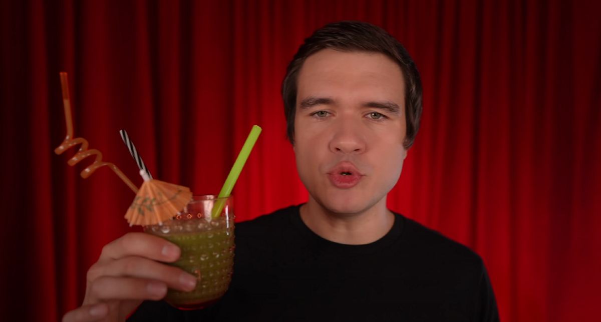 Обложка: скриншот «Канобу»/YouTube-канал BadComedian