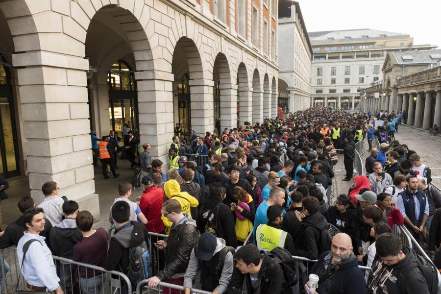 Жесть! Как выглядит очередь за iPhone X в Москве? - изображение обложка