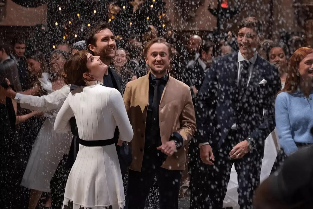 Появились кадры со съёмок спецэпизода к 20-летию «Гарри Поттера» - изображение обложка