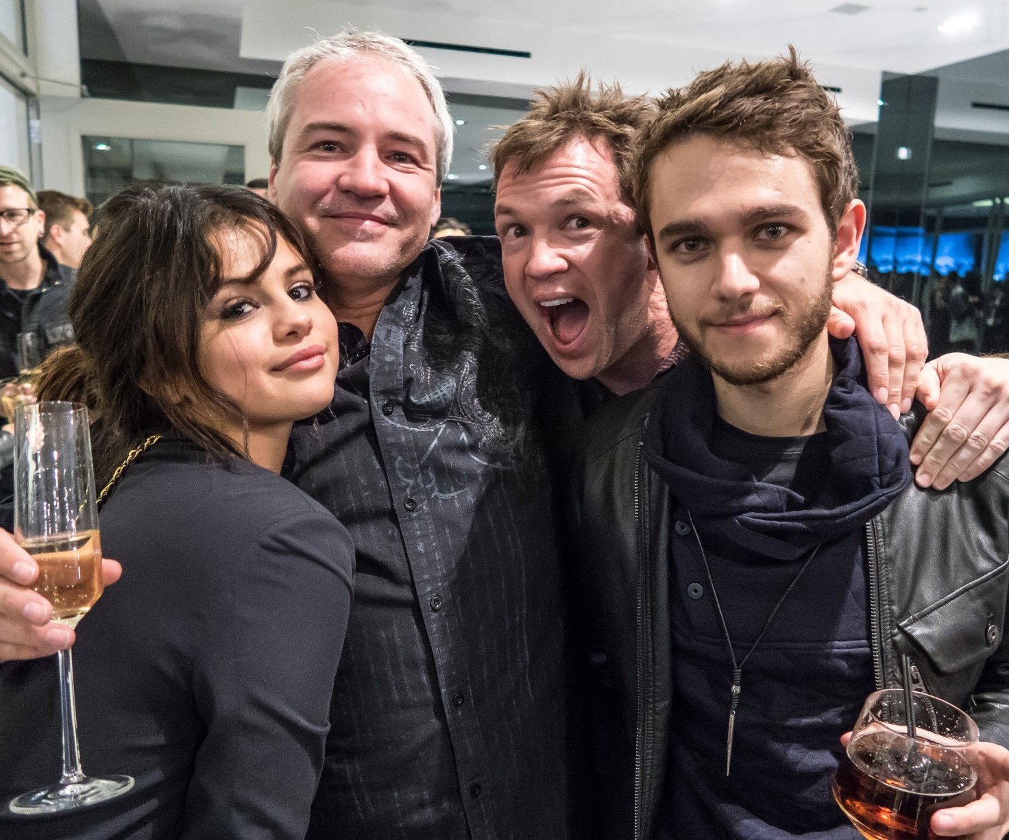 Автор Minecraft отпраздновал новоселье с кинозвездой и модным диджеем - изображение обложка