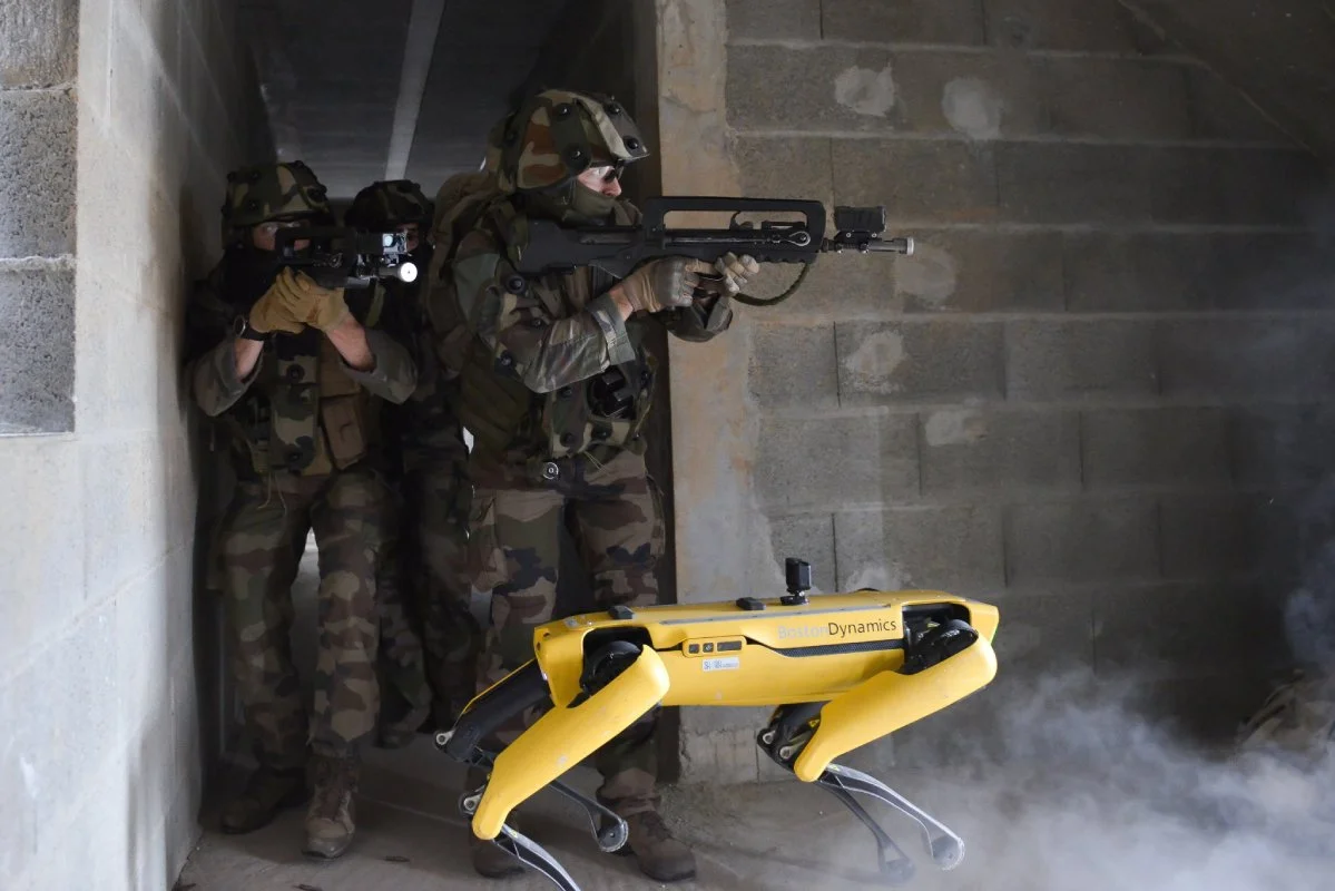 Французская армия протестировала робопса Boston Dynamics. Он «спас» солдата от смерти - изображение обложка