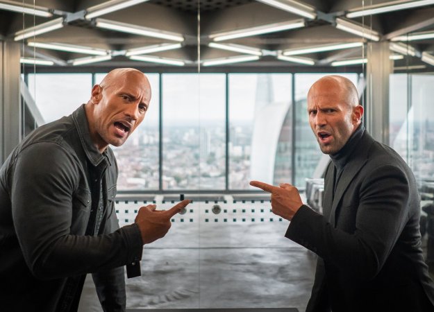 В новом трейлере «Форсажа: Хоббс и Шоу» очень много трюков и взрывов. Все для фанатов! - изображение обложка