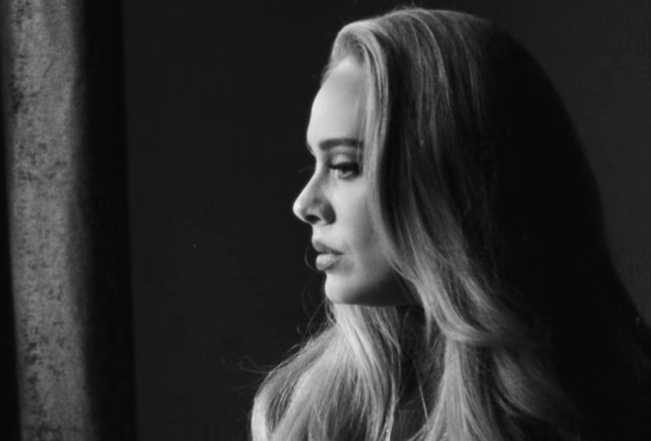 Adele выпустила первый за шесть лет альбом «30» - изображение обложка