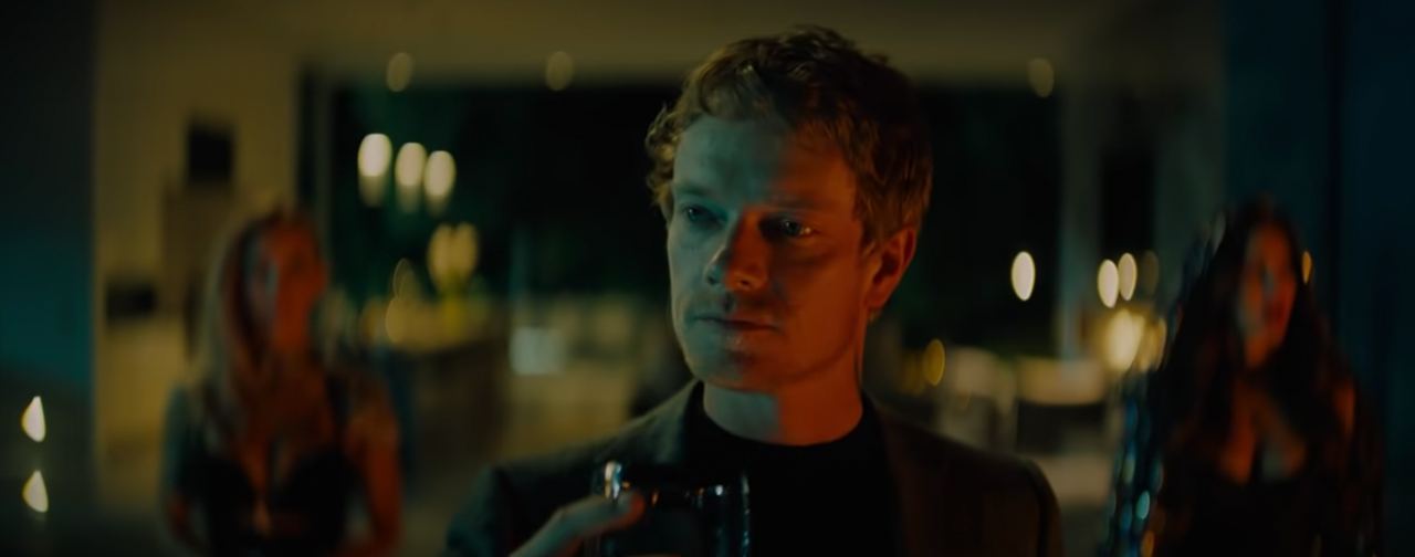 Вышел первый трейлер фильма Netflix «Ночные зубы» со звездой «Игры престолов» - изображение обложка