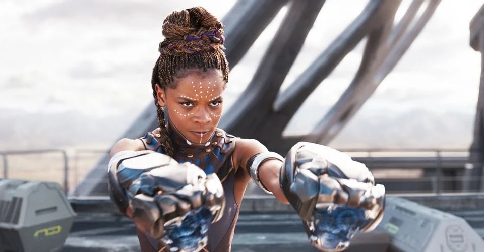 Звезда «Черной пантеры» удалила свой твиттер из-за хейта после ее слов о вакцине от коронавируса - изображение обложка