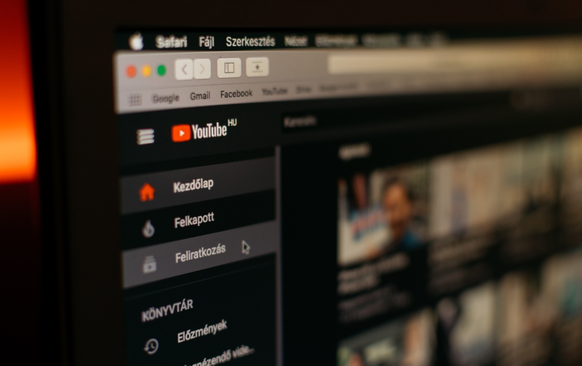 Глава Минцифры заявил об отсутствии планов на закрытие YouTube в России
