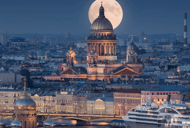 Ограничения на посещение фудкортов и кинотеатров будут действовать в Петербурге до 20 сентября - изображение обложка