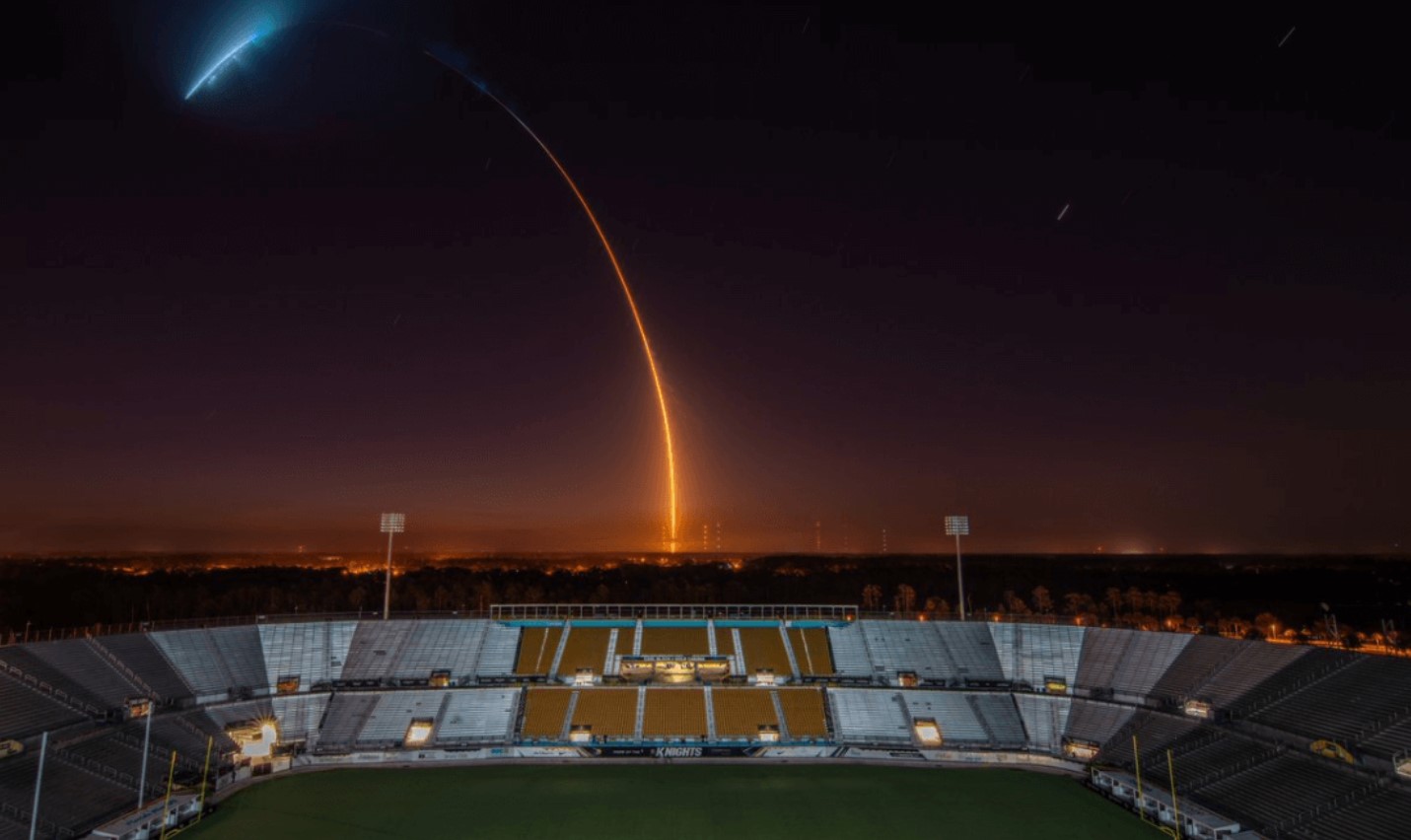 В соцсетях восхитились красотой полёта ракеты компании Илона Маска - изображение обложка