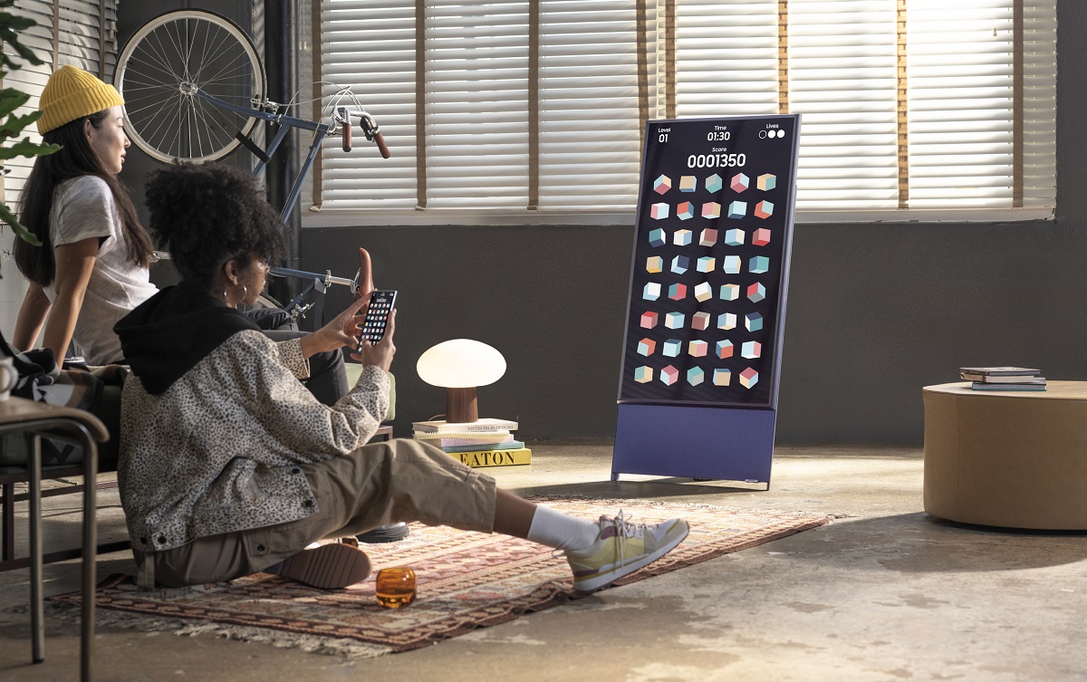 В России вышел Samsung The Sero — 4К-телевизор для просмотра мобильного контента за 109 990 рублей - изображение обложка