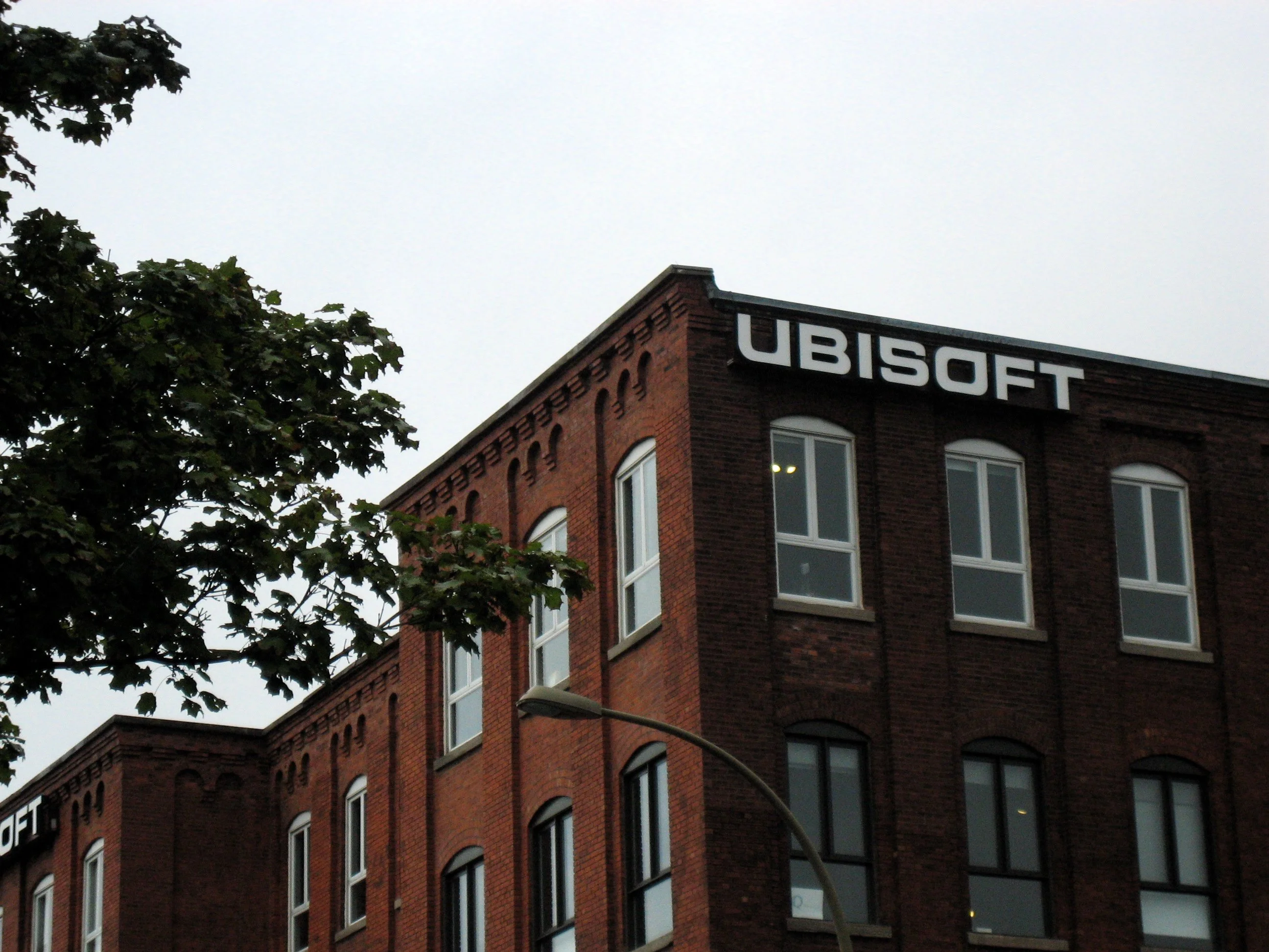 Убытки Ubisoft за полугодие выросли на треть  - изображение обложка