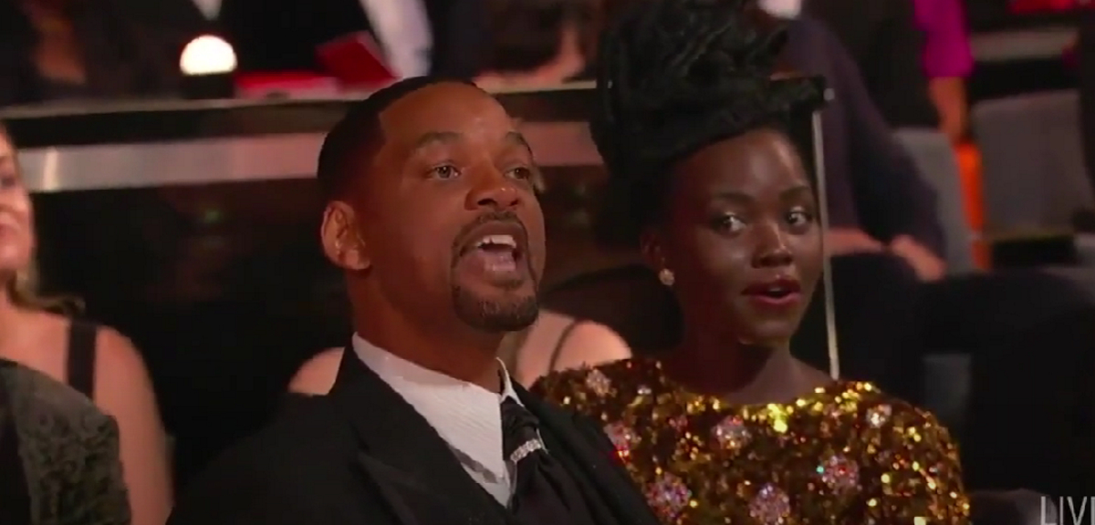 Уилл Смит ударил Криса Рока на церемонии «Оскар-2022» за шутку в адрес жены - изображение обложка