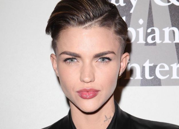 На роль Бэтвумен для будущего одноименного сериала от CW взяли актрису-лесбиянку Руби Роуз - изображение обложка