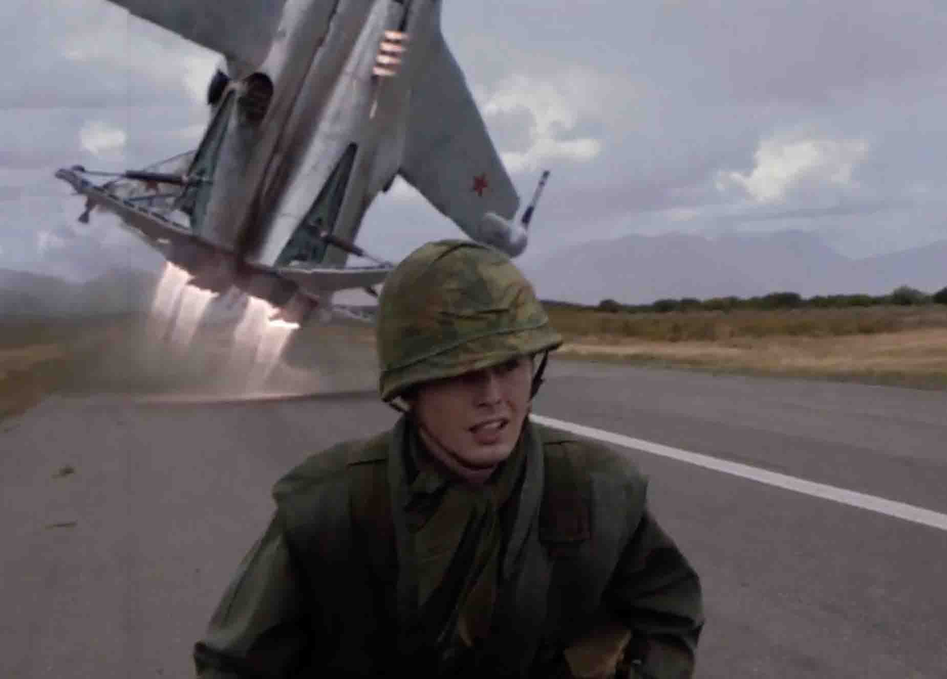 В новом фильме Нил Бломкамп сумел испортить войну с зомби во Вьетнаме! - изображение обложка