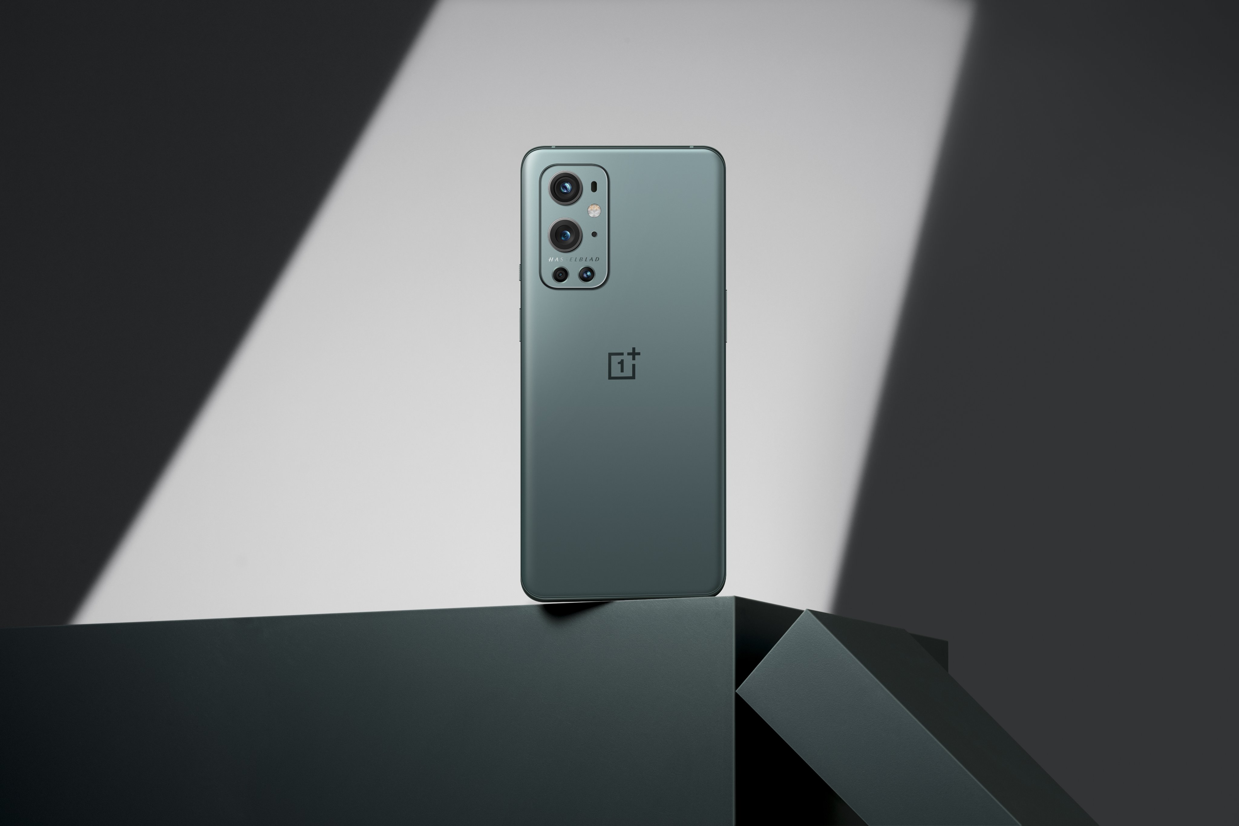 Анонсированы яркие камерофоны OnePlus 9 и OnePlus 9 Pro - изображение обложка