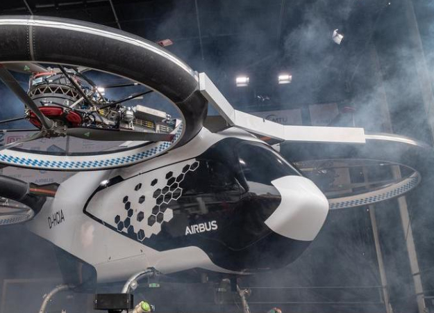 А что это в небе? Это птица? Это самолет? Нет, это воздушное беспилотное электротакси Airbus - изображение обложка