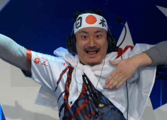 Киберспортивный самурай. Посмотрите на этого безумного японского тренера в R6: Siege - изображение обложка