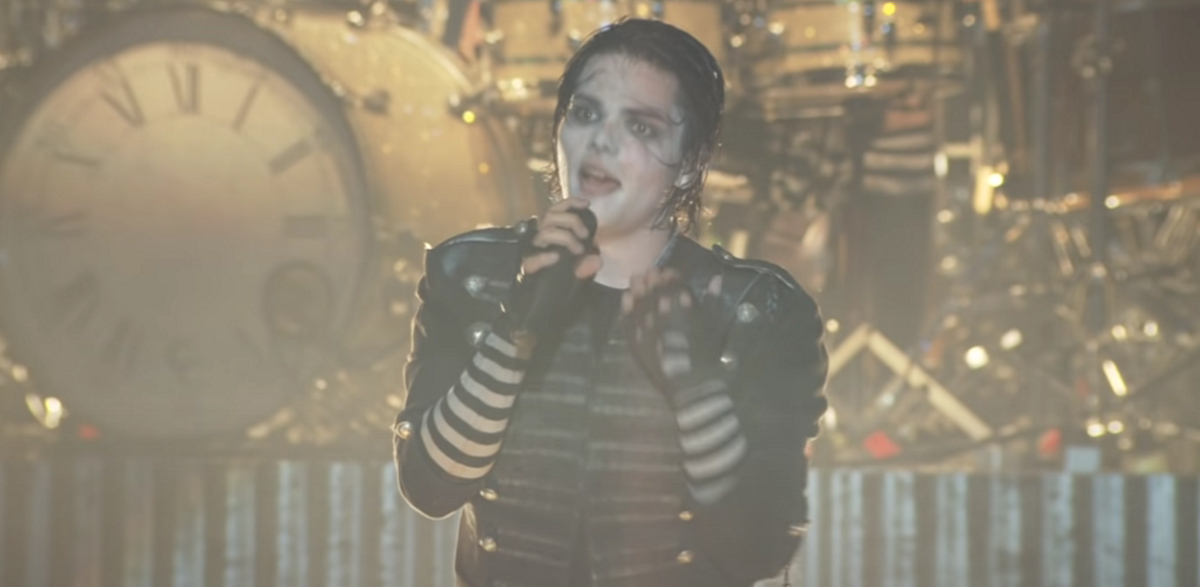 Обложка: скриншот «Канобу»/YouTube-канал My Chemical Romance