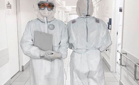 Elle поместил на обложку июньского номера врачей, борющихся с коронавирусом - изображение обложка