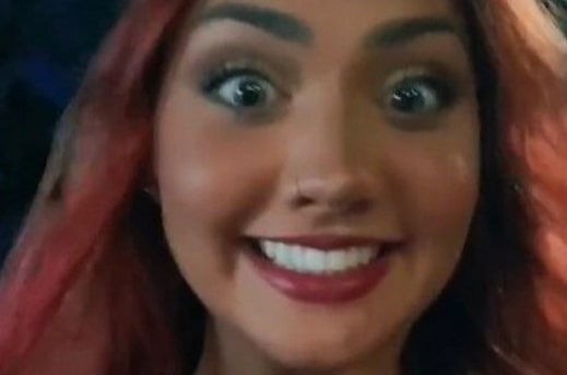 Девушка облаяла мужчин в ТикТоке в ответ на приставания - изображение обложка