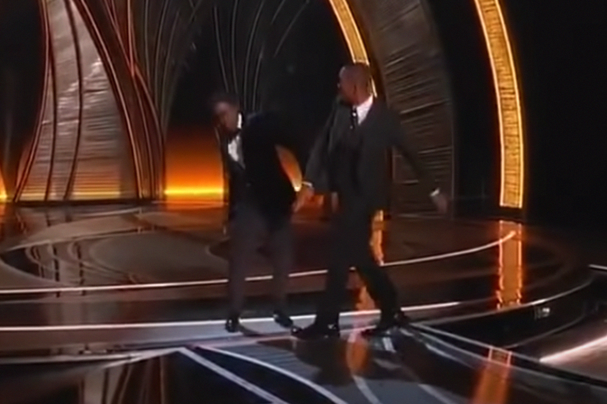 Крис Рок отказался заявлять в полицию на Уилла Смита из-за инцидента на «Оскаре» - изображение обложка