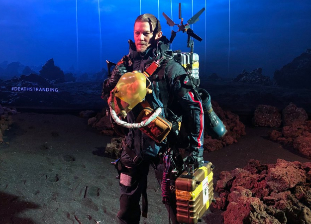 К такому косплею вы не готовы! Хидео Кодзима в образе Нормана Ридуса из Death Stranding - изображение обложка
