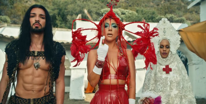 Медальон ведьмака Геральта появился в клипе Леди Гаги. Разработчики рады - изображение обложка