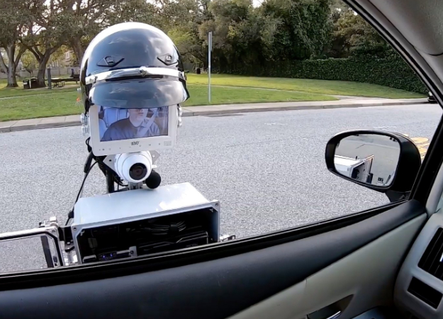 Робокоп курильщика: в Калифорнии создали робота-полицейского для проверки документов - изображение обложка