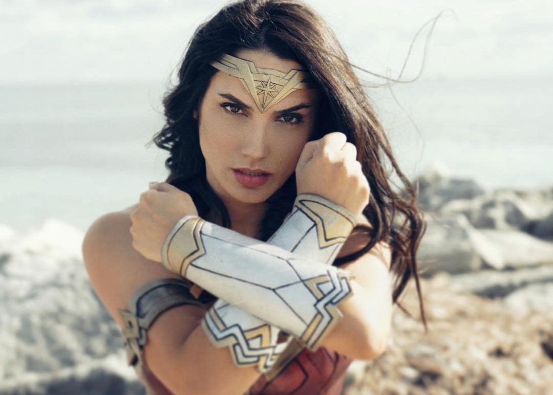 Instagram дня: Любуемся косплей-моделью, которая очень похожа на Галь Гадот - изображение обложка