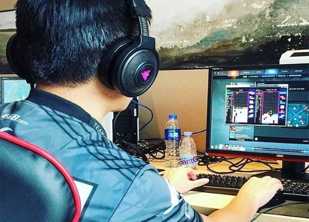 Мидер с 10k MMR играет в тетрис лучше, чем в Dota 2! Видео - изображение обложка
