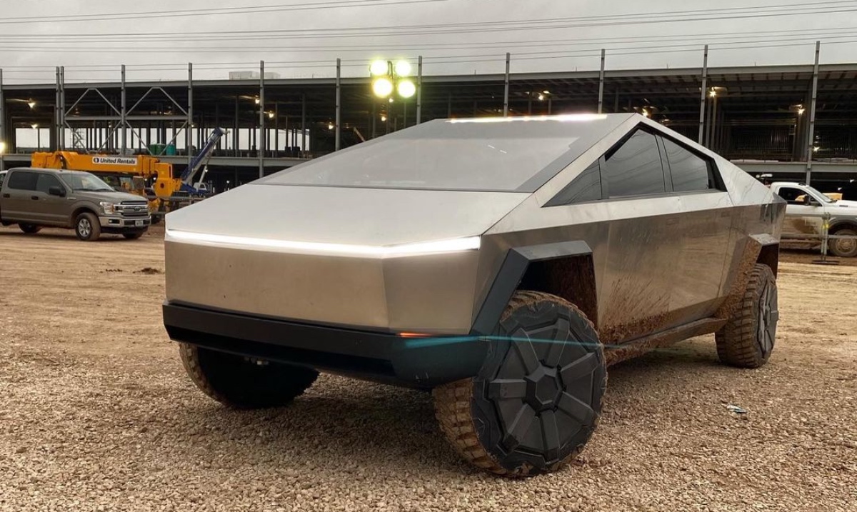 Илон Маск рассказал о начале продаж мерча Tesla за криптовалюту Dogecoin - изображение обложка