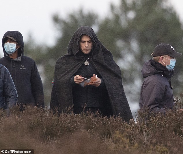 Геральт на обеде и воины Нильфгаарда: появились новые фото со съемок «Ведьмака» - изображение обложка