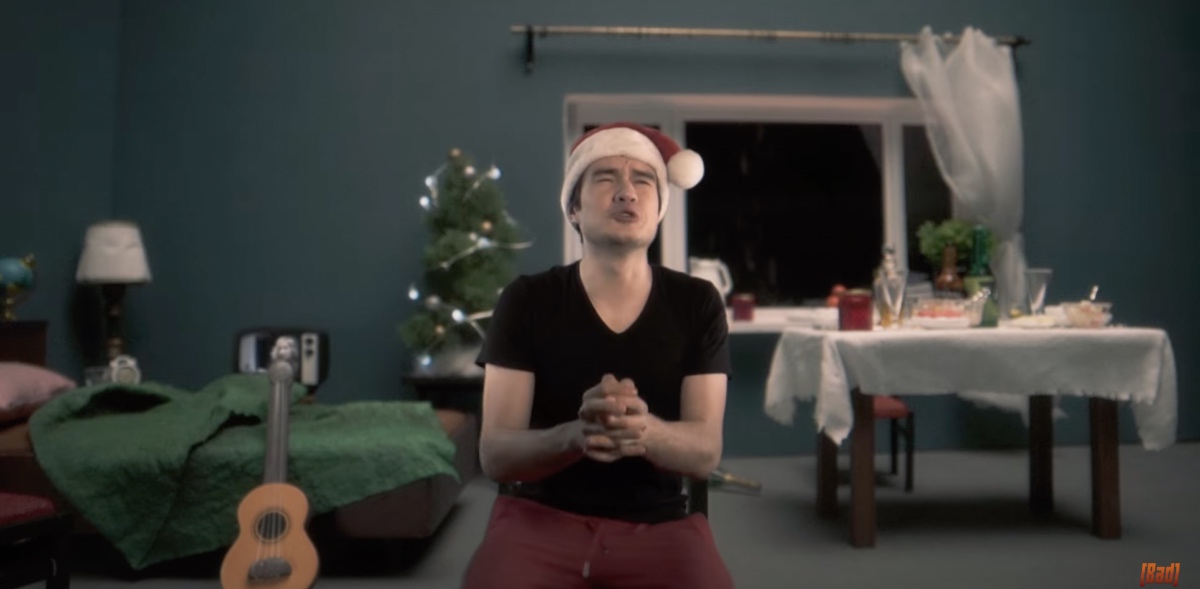 BadComedian выпустил обзор на новый «Один дома» и болливудский ремейк «Иронии судьбы» - изображение обложка