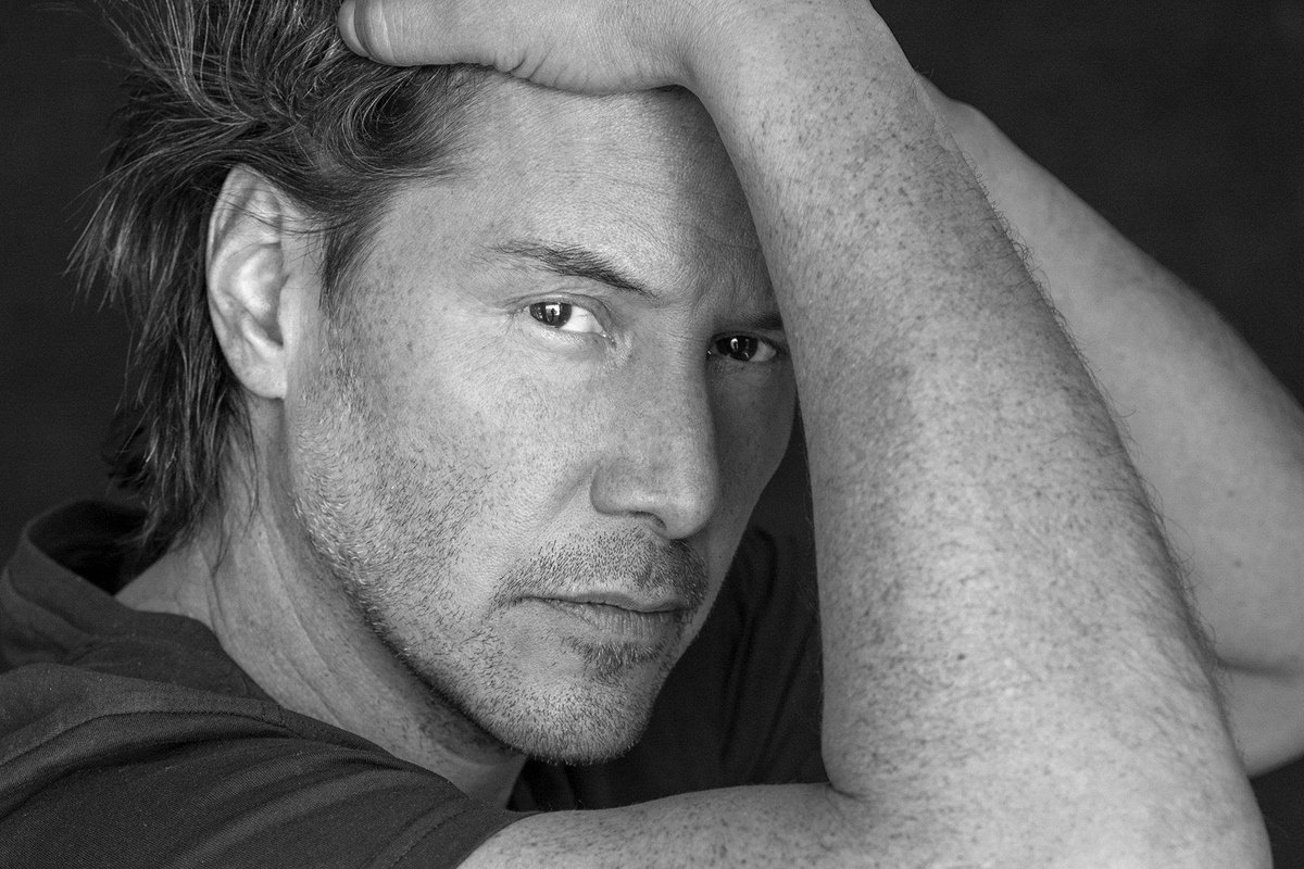 Киану Ривз подписал подарочную гитару для ветерана CD Projekt RED - изображение обложка