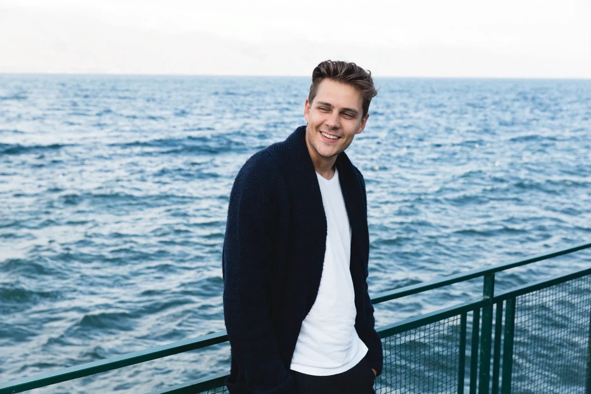 Звезда «Холопа» Милош Бикович стал гражданином России - изображение обложка