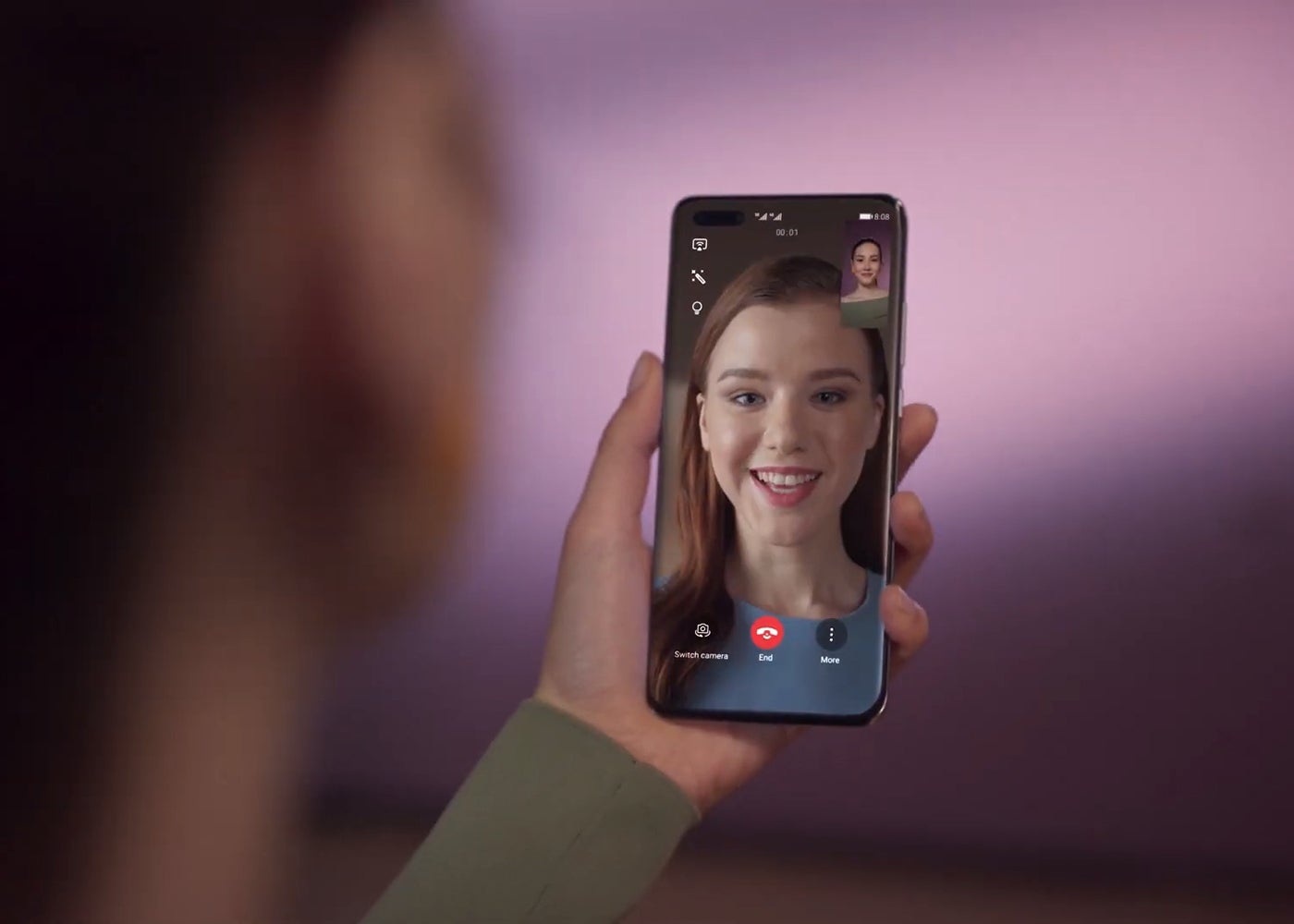 Huawei официально запустила в России своего конкурента Skype