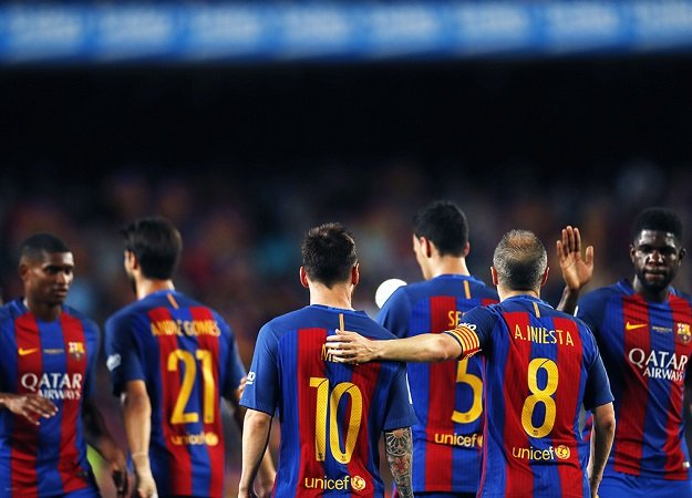 «ВКонтакте» запустит прямые трансляции футбола с Василием Уткиным - изображение обложка