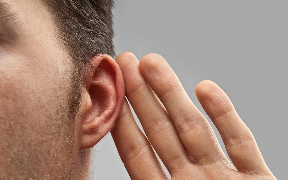 Samsung готовит к выходу чехол со съемными человеческими ушами - изображение обложка